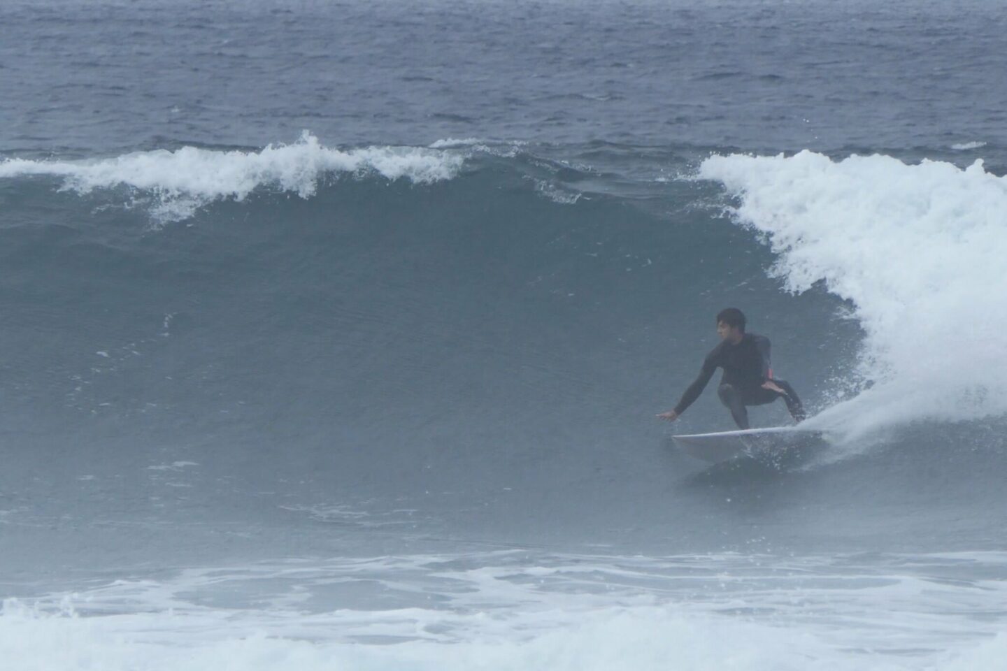Connor O'Leary demonstrates Compression in Surfing