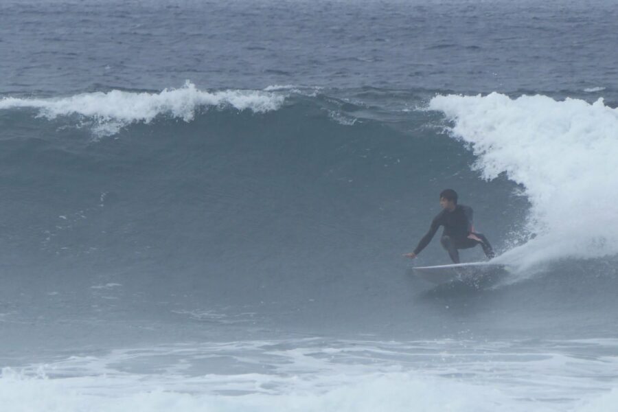 Connor O'Leary demonstrates Compression in Surfing